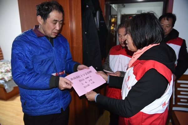 冰雪严寒送温暖 淮南市红十字会“博爱送万家”侧记73