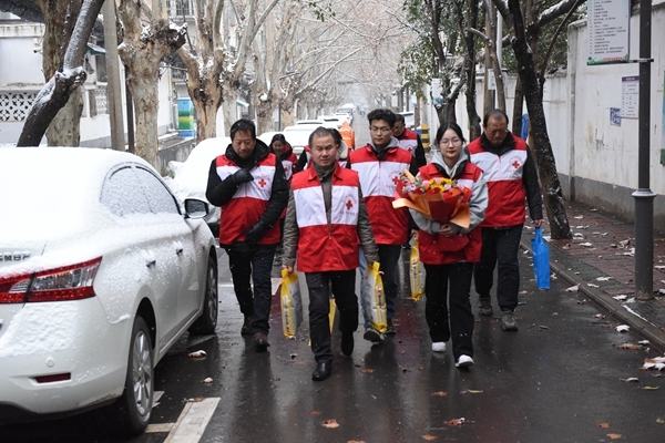 冰雪严寒送温暖 淮南市红十字会“博爱送万家”侧记78