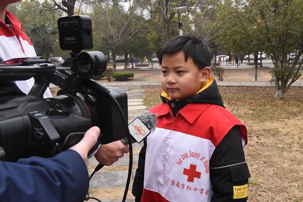 冰雪严寒送温暖 淮南市红十字会“博爱送万家”侧记81
