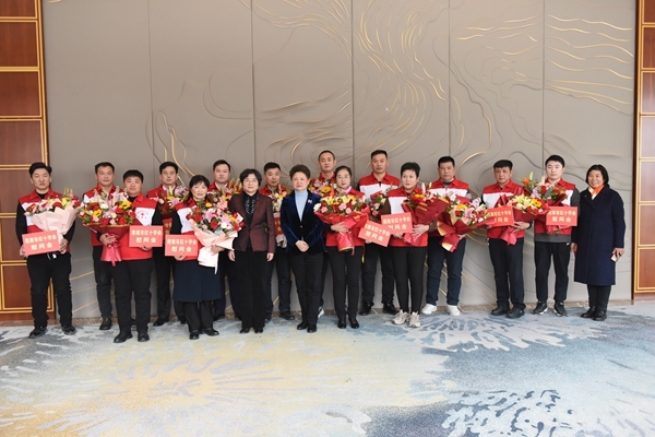 冰雪严寒送温暖 淮南市红十字会“博爱送万家”侧记82