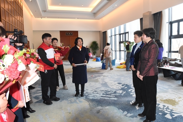 冰雪严寒送温暖 淮南市红十字会“博爱送万家”侧记86