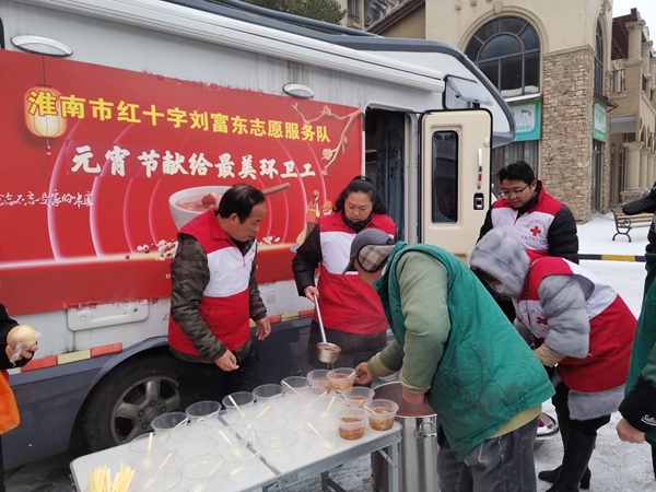 冰雪严寒中2000份爱心粥温暖一座城10