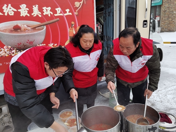 冰雪严寒中2000份爱心粥温暖一座城34