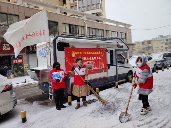 冰雪严寒中2000份爱心粥温暖一座城37