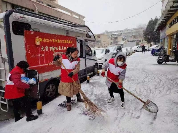 冰雪严寒中2000份爱心粥温暖一座城39