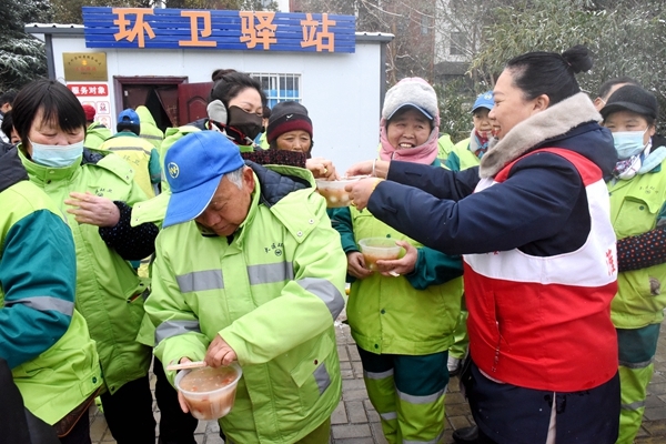冰雪严寒中2000份爱心粥温暖一座城25