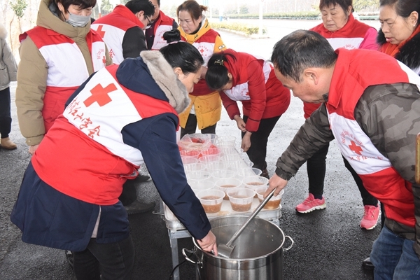 冰雪严寒中2000份爱心粥温暖一座城26