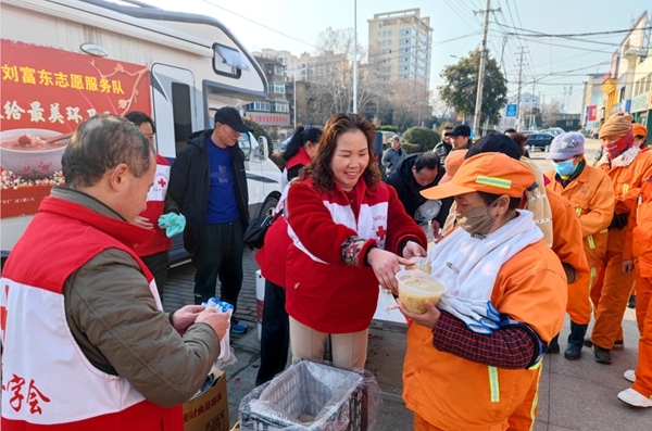 冰雪严寒中2000份爱心粥温暖一座城8