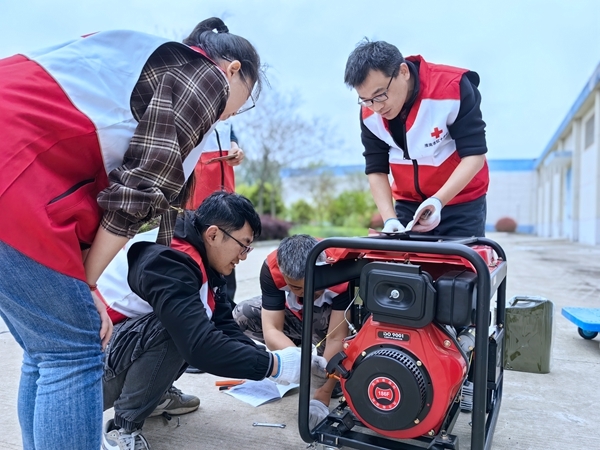 淮南市红十字救援队开展救援装备训练8