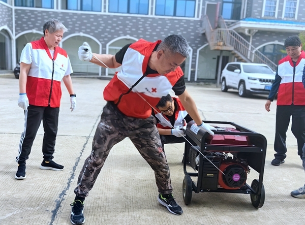 淮南市红十字救援队开展救援装备训练9