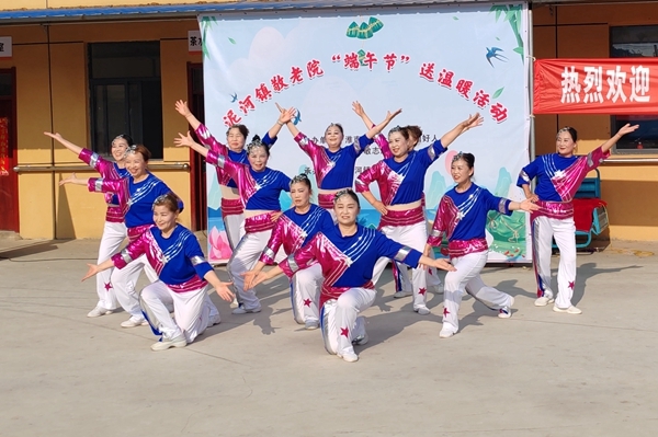 “淮小红”“粽”情满满送爱心13