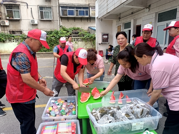 “淮小红”“粽”情满满送爱心19