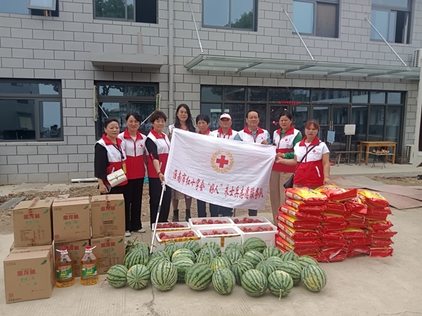 “淮小红”“粽”情满满送爱心22
