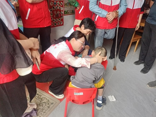 “淮小红”“粽”情满满送爱心23