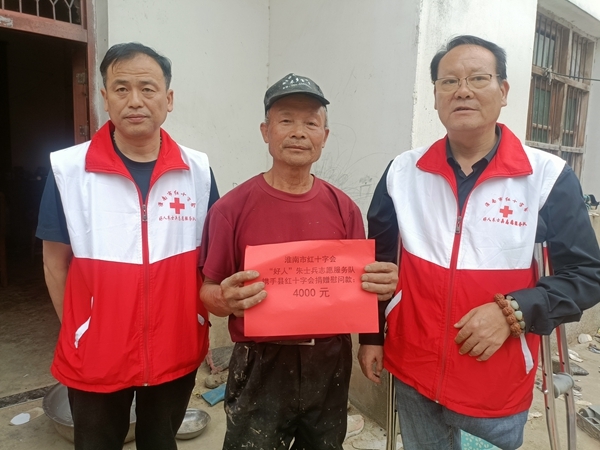 “淮小红”“粽”情满满送爱心24