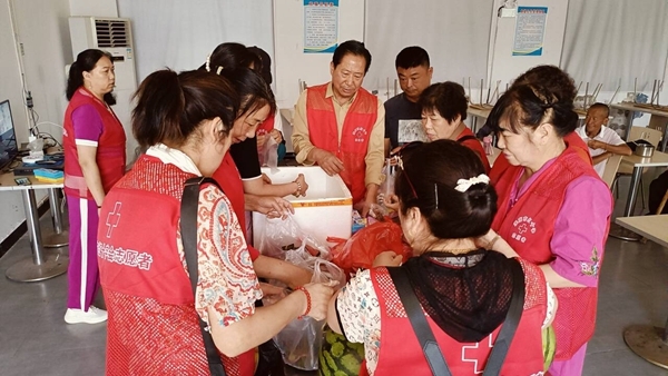 “淮小红”“粽”情满满送爱心25