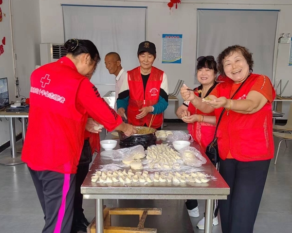 “淮小红”“粽”情满满送爱心26