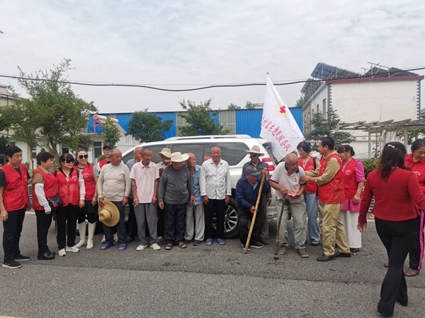 “淮小红”“粽”情满满送爱心28