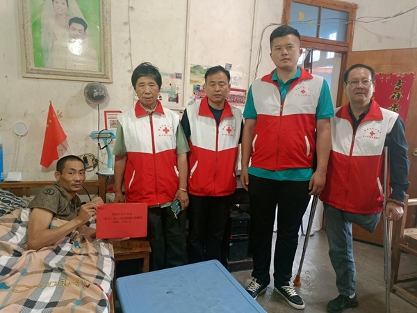 “淮小红”“粽”情满满送爱心29