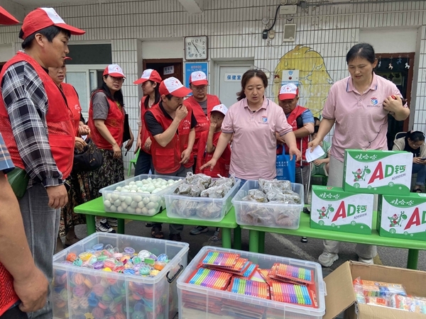 “淮小红”“粽”情满满送爱心3