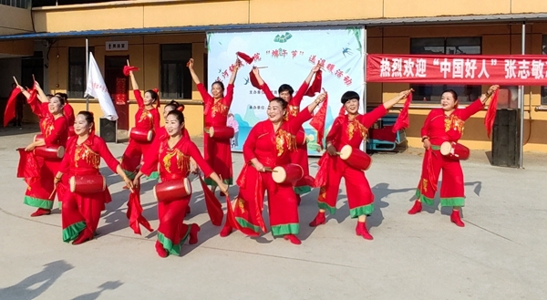 “淮小红”“粽”情满满送爱心4