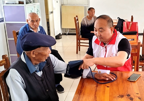 “淮小红”“粽”情满满送爱心5