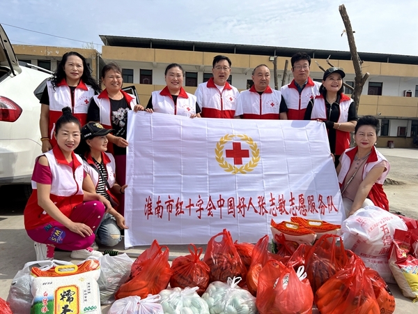 “淮小红”“粽”情满满送爱心8
