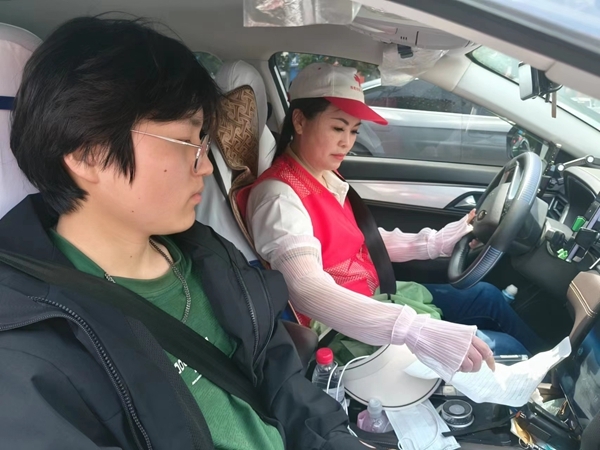 “淮小红”爱心护考温情满路13