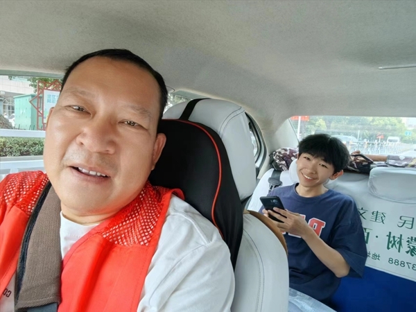 “淮小红”爱心护考温情满路14