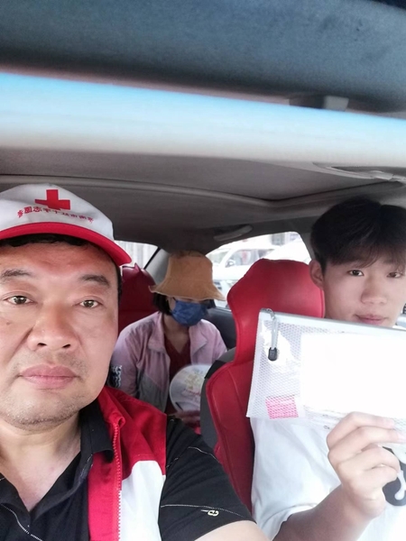 “淮小红”爱心护考温情满路17