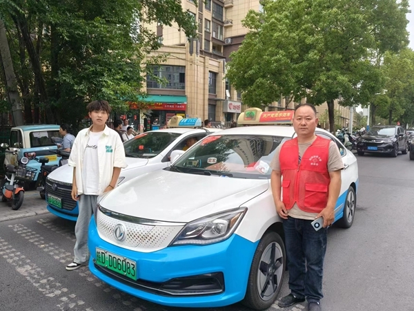 “淮小红”爱心护考温情满路18