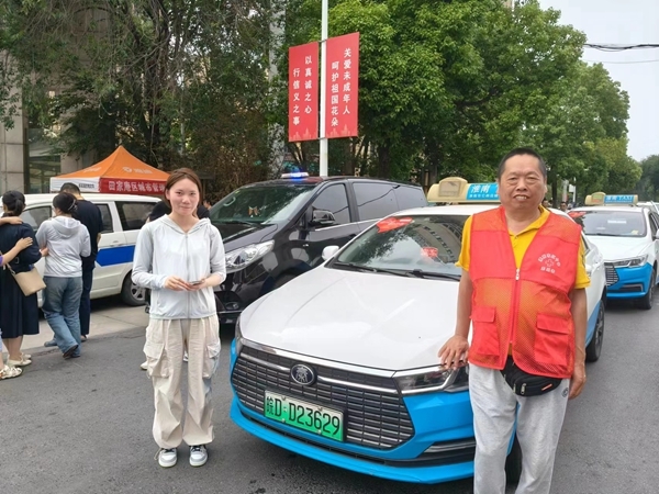 “淮小红”爱心护考温情满路19