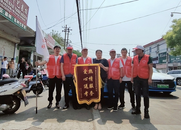 “淮小红”爱心护考温情满路2