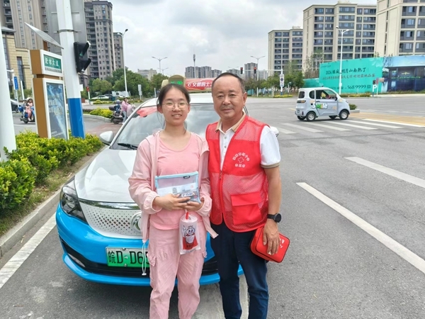 “淮小红”爱心护考温情满路24