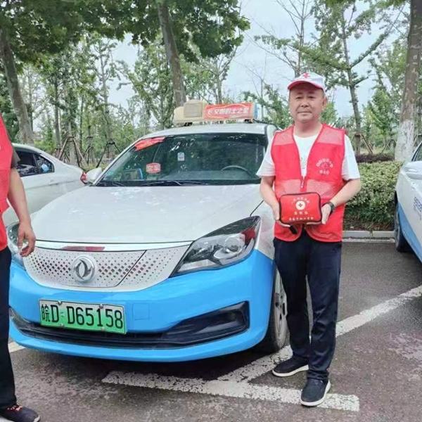 “淮小红”爱心护考温情满路5