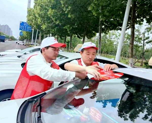 “淮小红”爱心护考温情满路7