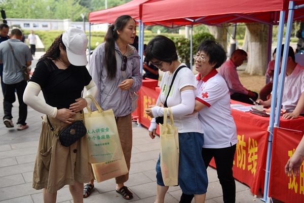 学救护保安全12