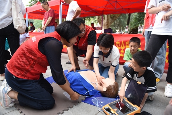 学救护保安全13