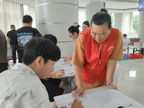 “淮小红”深入企业献血捐“髓”动员2