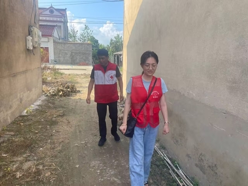 淮南市红十字会按时走访帮扶户4
