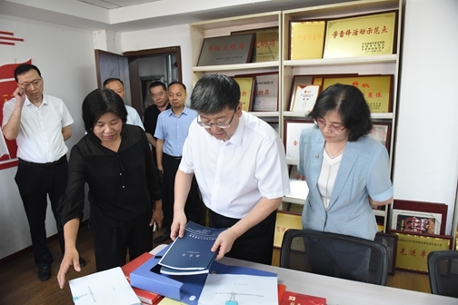 市委书记任泽锋调研红十字会工作10