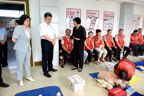 市委书记任泽锋调研红十字会工作14
