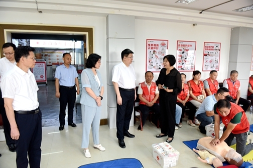 市委书记任泽锋调研红十字会工作15