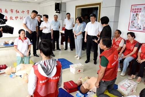 市委书记任泽锋调研红十字会工作16