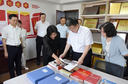 市委书记任泽锋调研红十字会工作2