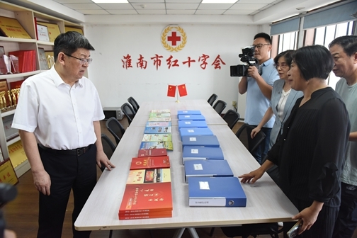 市委书记任泽锋调研红十字会工作7