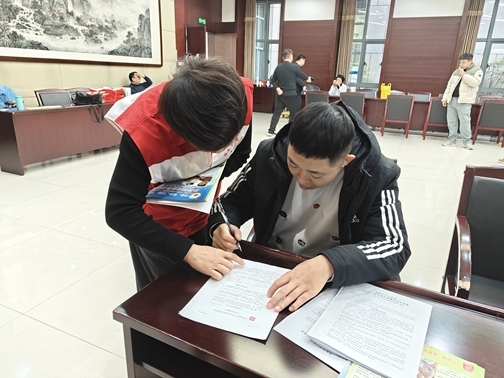 市直机关党员干部献血留样2