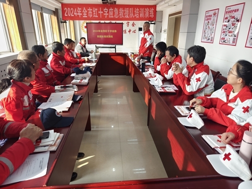 市县红十字救援队开展年终培训演练1