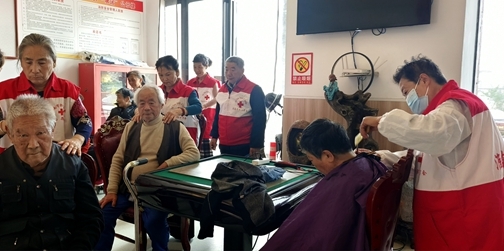 蒋国安志愿服务队连续一月开展爱老活动20