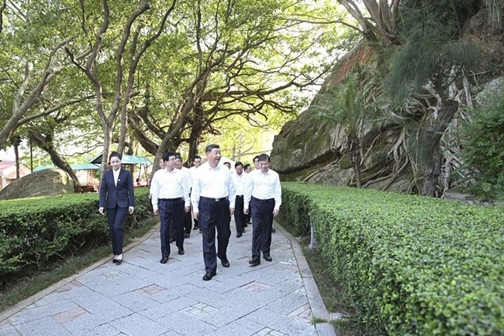 习近平在福建考察时强调 扭住目标不放松 一张蓝图绘到底 在中国式现代化建设中奋勇争先10